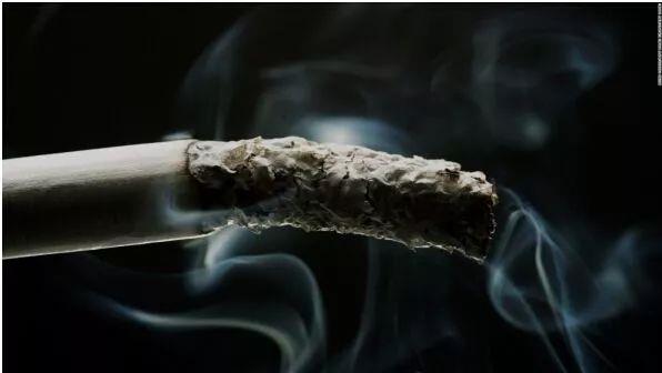 拒绝一手烟 躲开二手烟 却逃不出三手烟