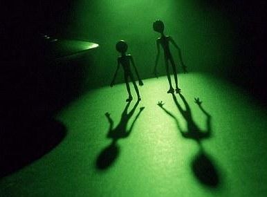 上世纪70年代,休伊什、伯内尔和其他研究同事声称,他们可能发现一个人造信号——由一支地外智慧文明释放的。伯内尔甚至将发现的第一颗脉冲星称为“LGM1”,这是“小绿人1号(little green men 1)”的缩写。