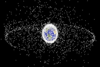 图为地球周围人造卫星的分布示意图。注意近地轨道卫星（内圈）与地球同步轨道卫星（外圈）的区别。图中并非真实比例。